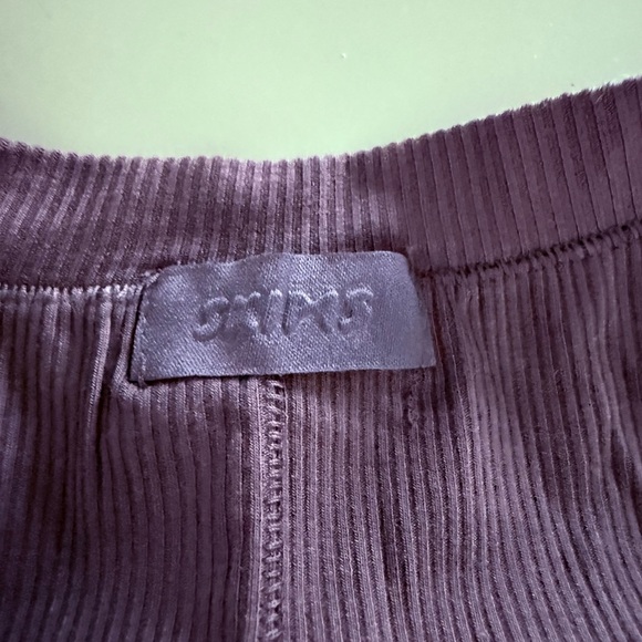 SKIMS Ribbed Graphite Lounge Henley Onsie - Picture 4 of 5